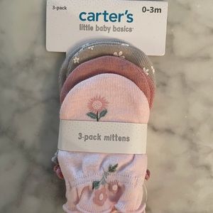Carter’s 3 pack mittens 0-3 months NWT